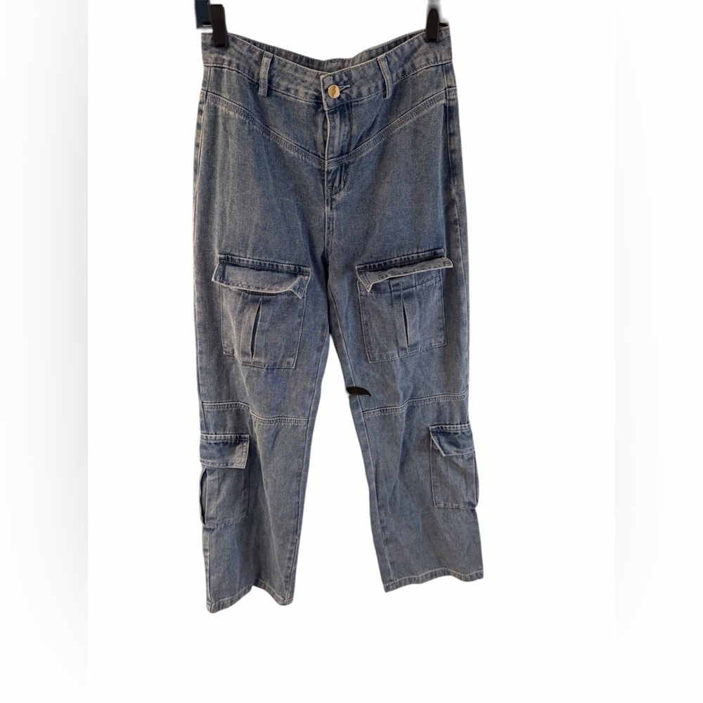 Vintage-Inspired Denim Cargo Jeans - Light Blue